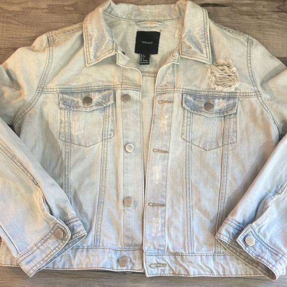 Distressed Light washed blue Denim jacket,Large - Picture 8 of 9
